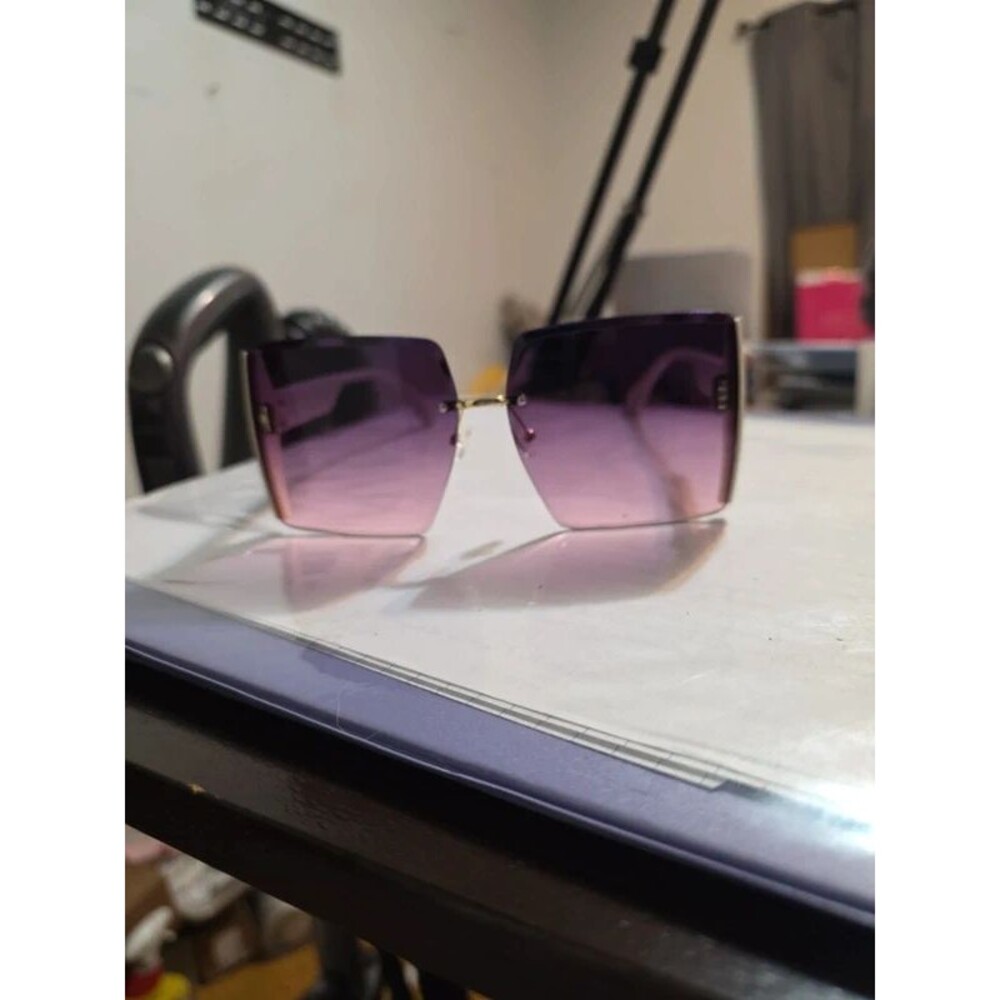Woman's sunglasses